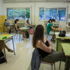 Alumnos haciendo la selectividad el año pasado en Tàrrega.