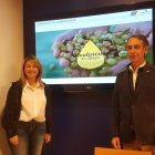 La vicepresidenta del Patronat de Turisme de la Diputació de Lleida, Rosa Pujol, i el cap de Promoció i Màrqueting, Juli Alegre, en la presentació de la campanya de promoció de l'Oleoturisme,