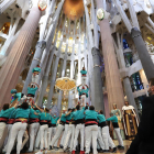 Vista de la estrella de la torre de la Mare Déu de la Sagrada Família al cierre de la jornada de inauguración. 