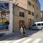 Imatge del mural amb el refrany “Sembla que vinguis d’Arbeca”, obra de l’artista Ivan Egea.