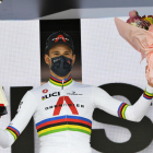 Filippo Ganna celebra el triomf en l’estrena del Giro.