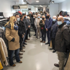 La acto inaugural de la tienda de ropa de segunda mano ‘Moda Re-’, en la calle Sant Antoni de Lleida. 