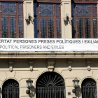 Imagen de archivo de la pancarta de apoyo a los políticos independentistas encarcelados y a los exiliados que cuelga en la fachada de la Paeria.
