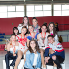 Las patinadoras del Mollerussa y la entrenadora Joana Tomé.