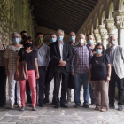 Foto de família del comitè de redacció i el comitè científic, a la catedral de Santa Maria d’Urgell.