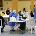 El cribado masivo con tests de antígenos en los Pabellones Feriales de Mollerussa para las personas a las que les ha tocado estar en una mesa electoral el 14-F.