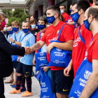 El Barça Genuine, un equip amb diversitat funcional - El nou projecte de la Fundació Barça va començar ahir amb una sessió d’entrenament en què van participar 50 nois i noies de més de 16 anys amb diversitat funcional. Van ser rebuts pel p ...