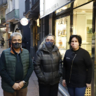 Llorenç Gonzàlez, Pilar Rodríguez i Marta Llinás, comerciants de l'Eix de Lleida, ahir.