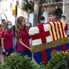 Los canteranos del FC Barcelona se encargaron de depositar la ofrenda floral del club.