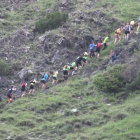 Los corredores, en plena ascensión al Monteixo, en una edición anterior.