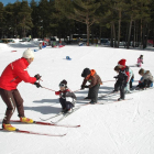 Imatge d’arxiu d’una de les sessions d’esquí per a alumnes del Pirineu.