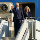 Joe Biden y su esposa llegaron ayer al Reino Unido.