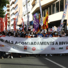 Concentració sindical contra l’ERO del BBVA, ahir, a Lleida.