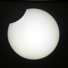 Pla general de l'eclipsi solar parcial que s'ha vist aquest i que s'ha projectat al Parc Astronòmic