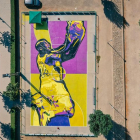La pista remodelada amb el mural dedicat a Kobe Bryant a Balaguer.