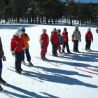 Imatge d’arxiu d’una de les classes d’esquí als alumnes del Pirineu del programa Esport Blanc.