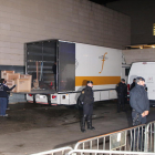 Càrrega de caixes durant l’operació de trasllat de les obres al Museu de Lleida, a finals del 2017.