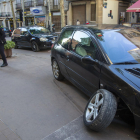 Imagen del vehículo accidentado en la avenida Catalunya.