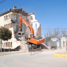 El inicio de la demolición de los bloques Sant Isidori de Mollerussa.