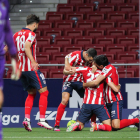 Jugadores del Atlético celebran uno de sus goles.