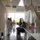 Universitàries durant el cribratge amb proves PCR al campus d’Agrònoms.