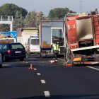 Tres personas han muerto este lunes atropelladas por un camión en el enlace de las autovías A-6 y A-62, en Tordesillas.