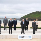 Fotografia de família dels líders del G7 ahir, en l’inici de la cimera a Cornualla.