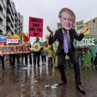 Les protestes van tornar ahir als carrers de Glasgow amb Johnson, l’amfitrió, com a protagonista.