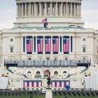 Vista de los preparativos para la ceremonia de investidura de Joe Biden frente al Capitolio.