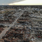 Vista aérea de la ciudad de Mayfield tras el paso de un tornado. 