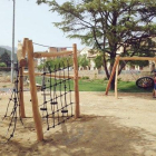 El parque infantil de La Pobla donde se han renovado juegos.