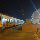 El tren averiado anoche en la estación de Mollerussa.