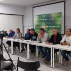 Responsables de Unió de Pagesos y de entidades apícolas catalanas, durante la rueda de prensa en la sede de Unió de Pagesos en Lleida.