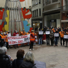 Més de mig centenar de persones, algunes arribades del Pallars, es van concentrar ahir a Lleida.