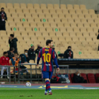 Messi abandona el terreny de joc després de l’expulsió de diumenge.