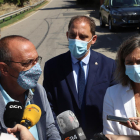 L'alcalde de Lleida, Miquel Pueyo, i la presidenta de la CHE, Maria Dolores Pascual, atenen els mitjans de comunicació.