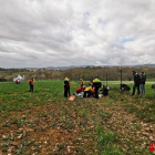 Els equips d'emergència atenen el desaparegut.