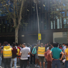 Protesta davant de la seu de Glovo a Barcelona, ahir.