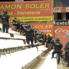 30 seguidores del Sant Andreu entraron por la fuerza en el Camp d'Esports