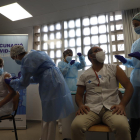 Imagen de sanitarios del CAP de Balàfia y Pardinyes siendo vacunados hace una semana.