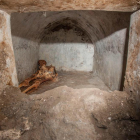 Los restos encontrados en la tumba de Pompeya.