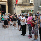 Concentración ayer convocada por Dones Lleida para condenar la violencia machista en la plaza Paeria. 
