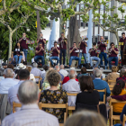 Audició de sardanes a càrrec de la Cobla Tàrrega a la plaça del Carme ahir a la tarda, amb èxit de públic.