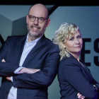 Els periodistes Jordi Basté i Mònica Terribas condueixen el format.