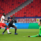 Sadio Mané marca el segon gol del Liverpool contra el Leipzig al Puskas Arena de Budapest.