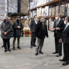 El conseller d'Empresa i Coneixement, Ramon Tremosa, visitant el centre logístic de Taurus Group, a Oliana (Alt Urgell) amb diversos directius de l'empresa.