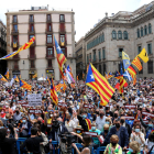 L’ANC va omplir ahir la plaça Sant Jaume de Barcelona per exigir a republicans i juntistes que evitin la repetició electoral.