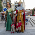 Los niños no perdieron la ocasión de posar junto a los Gegants.