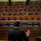 El presidente, Pedro Sánchez, hablando ante un Congreso casi vacío al inicio de la pandemia.