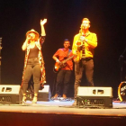 Los neoyorquinos The Huntertones & Shayna Steele en su concierto del Jazz Tardor en el Escorxador.